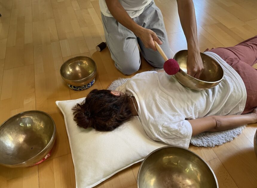 What is principle behind sound vibration massage?